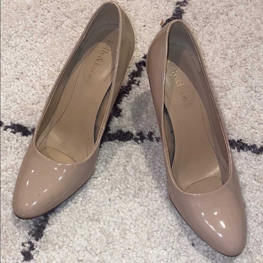 Kelly & Katie nude pump